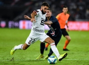 南宫体育-里昂清晨扳平良机；志在法甲名次提升；管理层满意；阵容厚度经受考验(两度落后两度扳平风雨彩虹铿锵玫瑰)