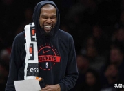 NG体育-包含杜兰特回归赛场，突破纪录首场状态亮眼，西班牙队观众沸腾！的词条