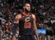 南宫体育-詹姆斯关键节点突破纪录，加拿大队带队取胜！的简单介绍