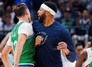 南宫体育-浓眉哥在独行侠比赛中出色防守，败北引发热议！的简单介绍